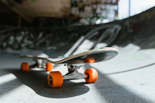 Skateboard resting in an urban skate park, the kind of setting Street League recreates for its contests (photo by Tima Miroshnichenko via Pexels)